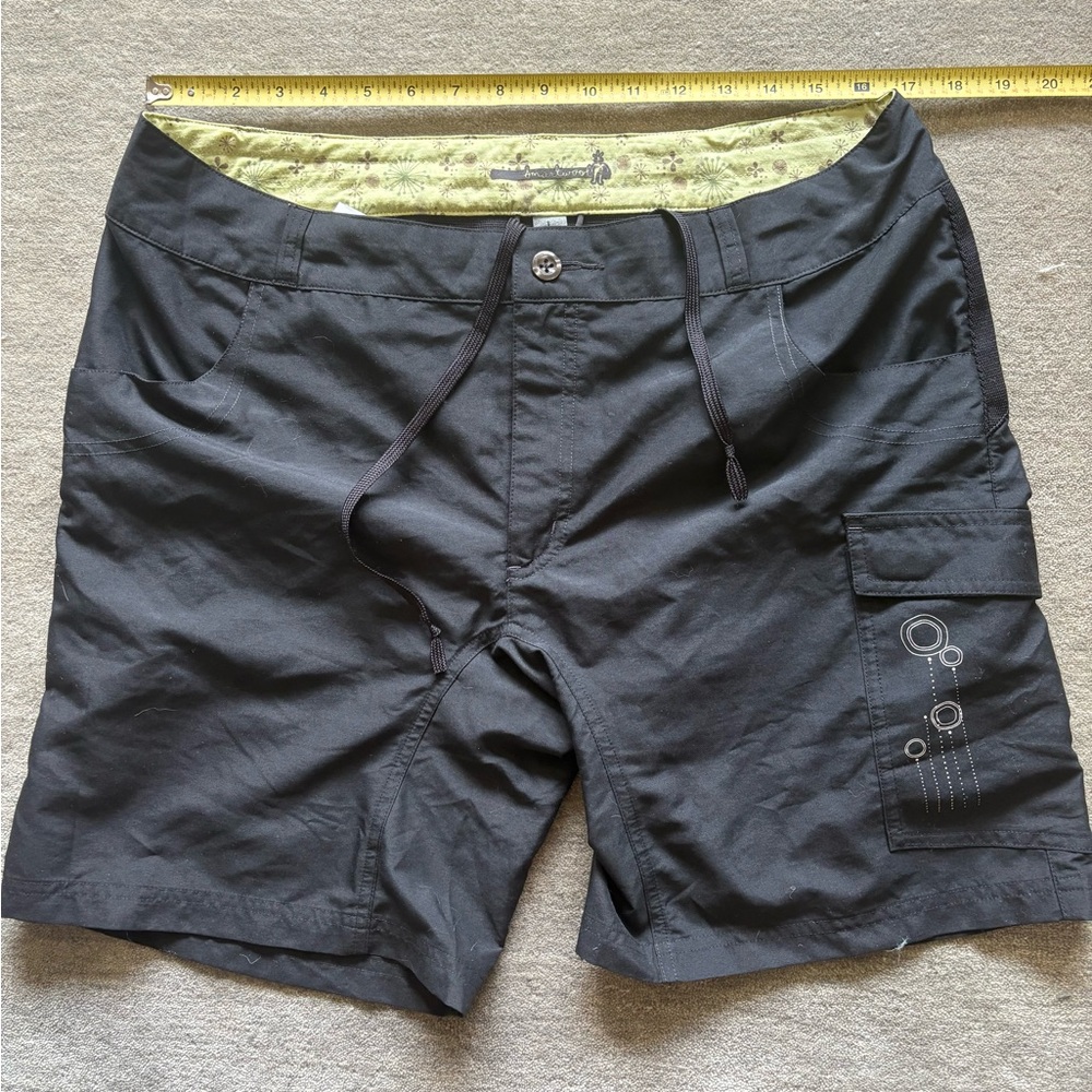Smartwool Women's Black Bike Shorts with snap-in wool-blend padded liner. Size L